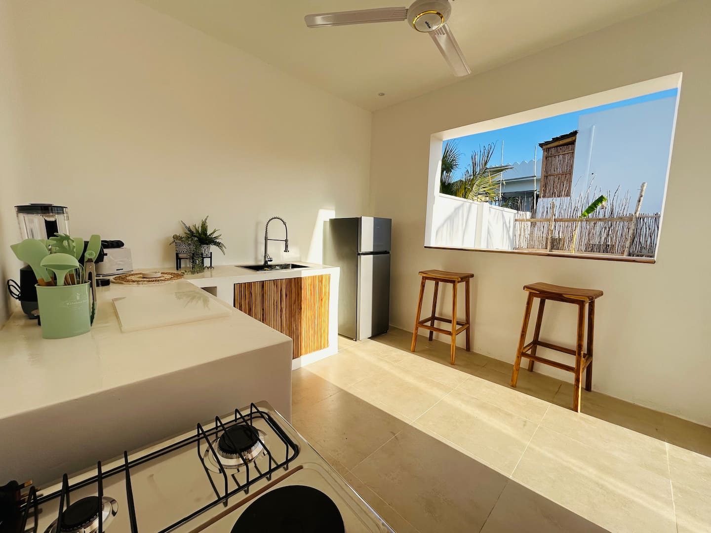 Semi-outdoor kitchen